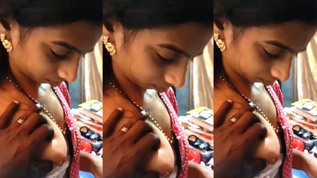 Mallu Innocent Aunty Boobs Pressed By Electrician XXX